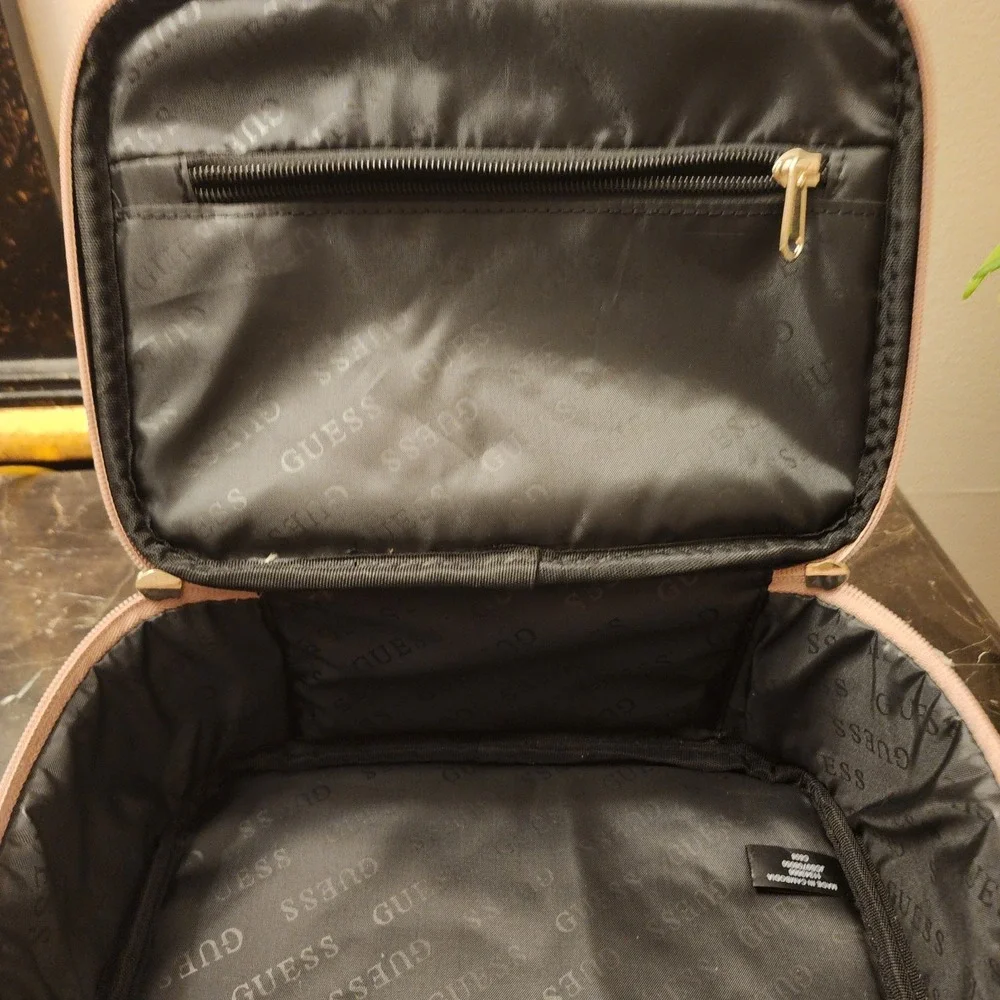 Guess Lightweight Kerry Travel Bag in Light Rose